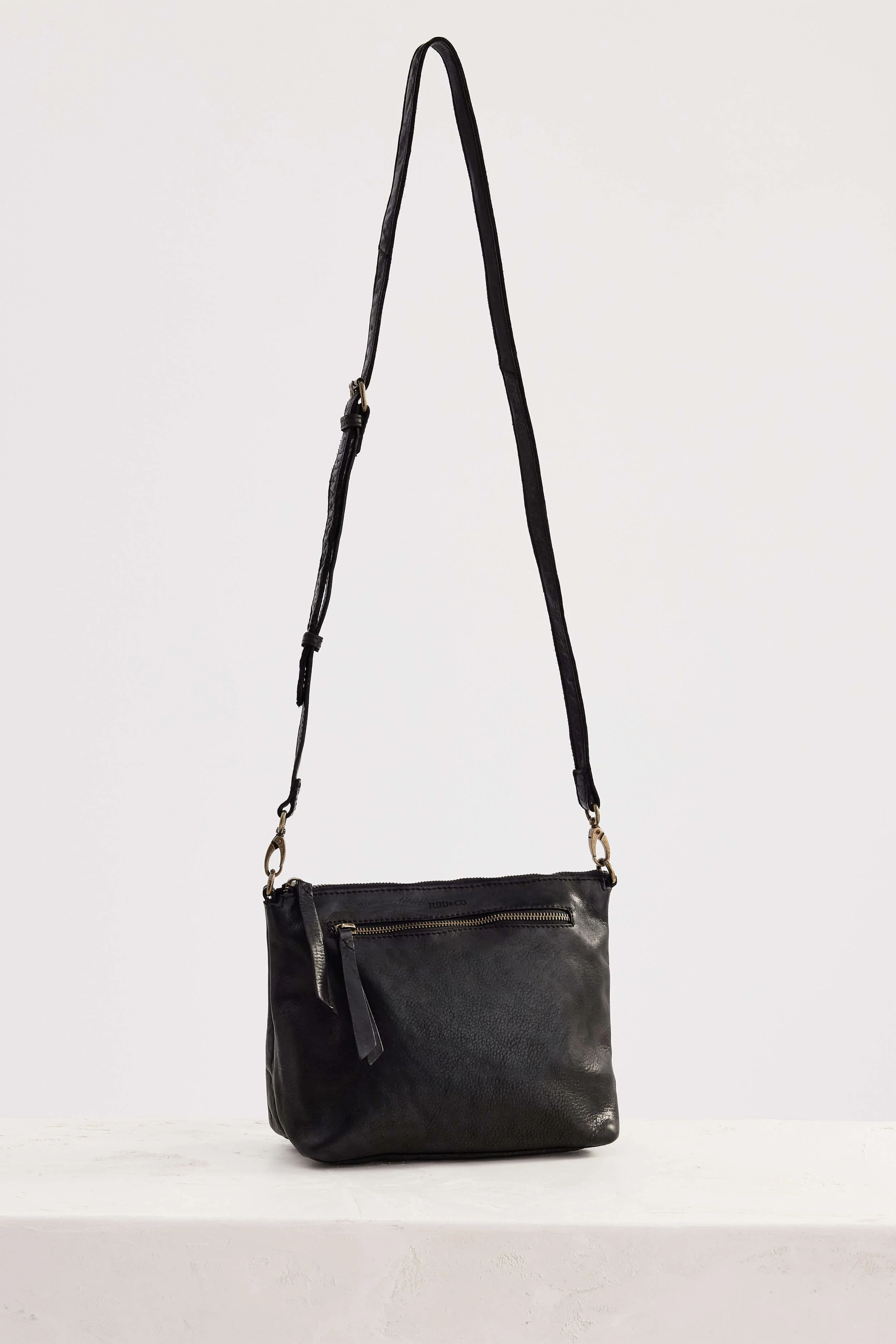 Essentials Pouch Large - Black