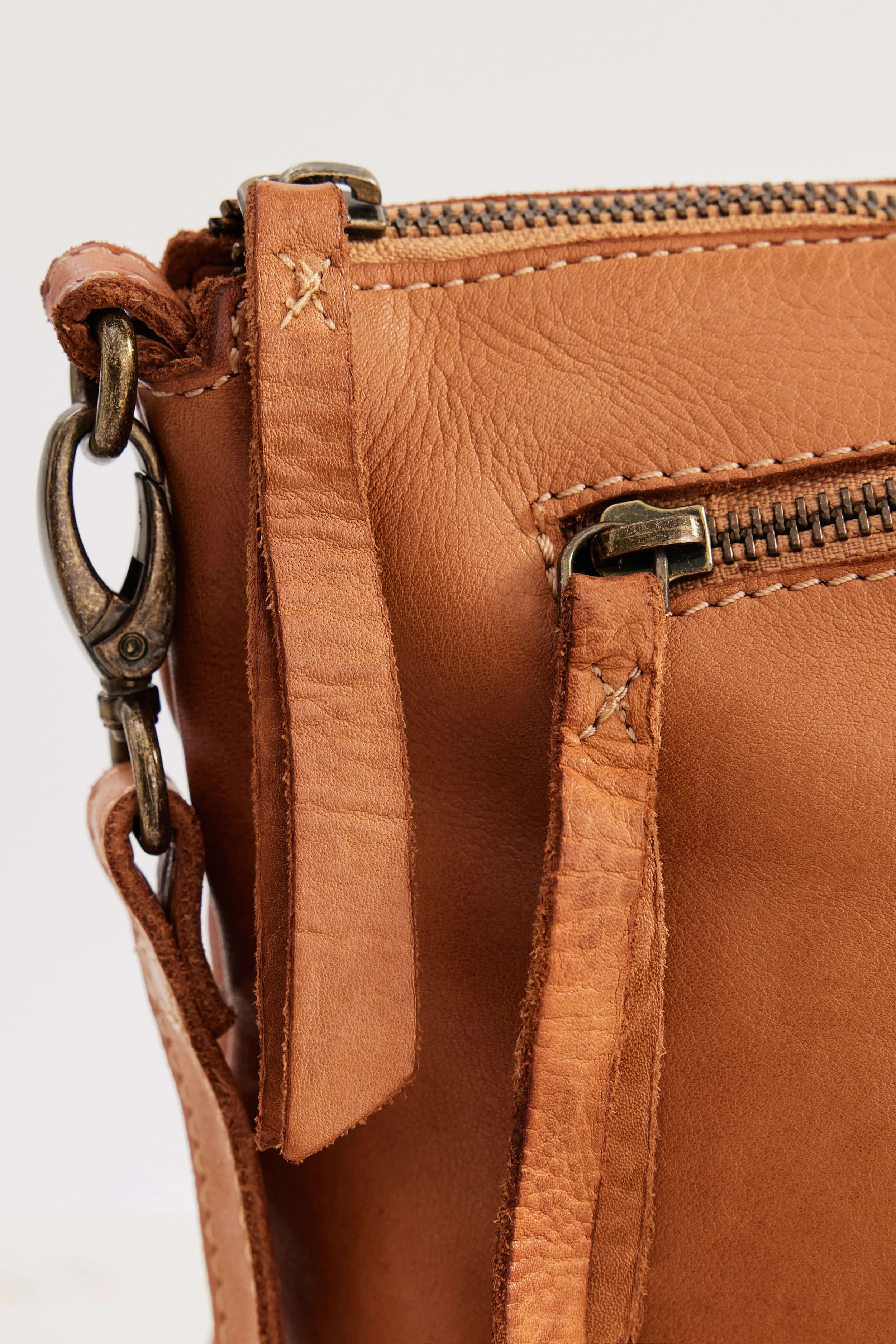Essentials Pouch Large - Tan