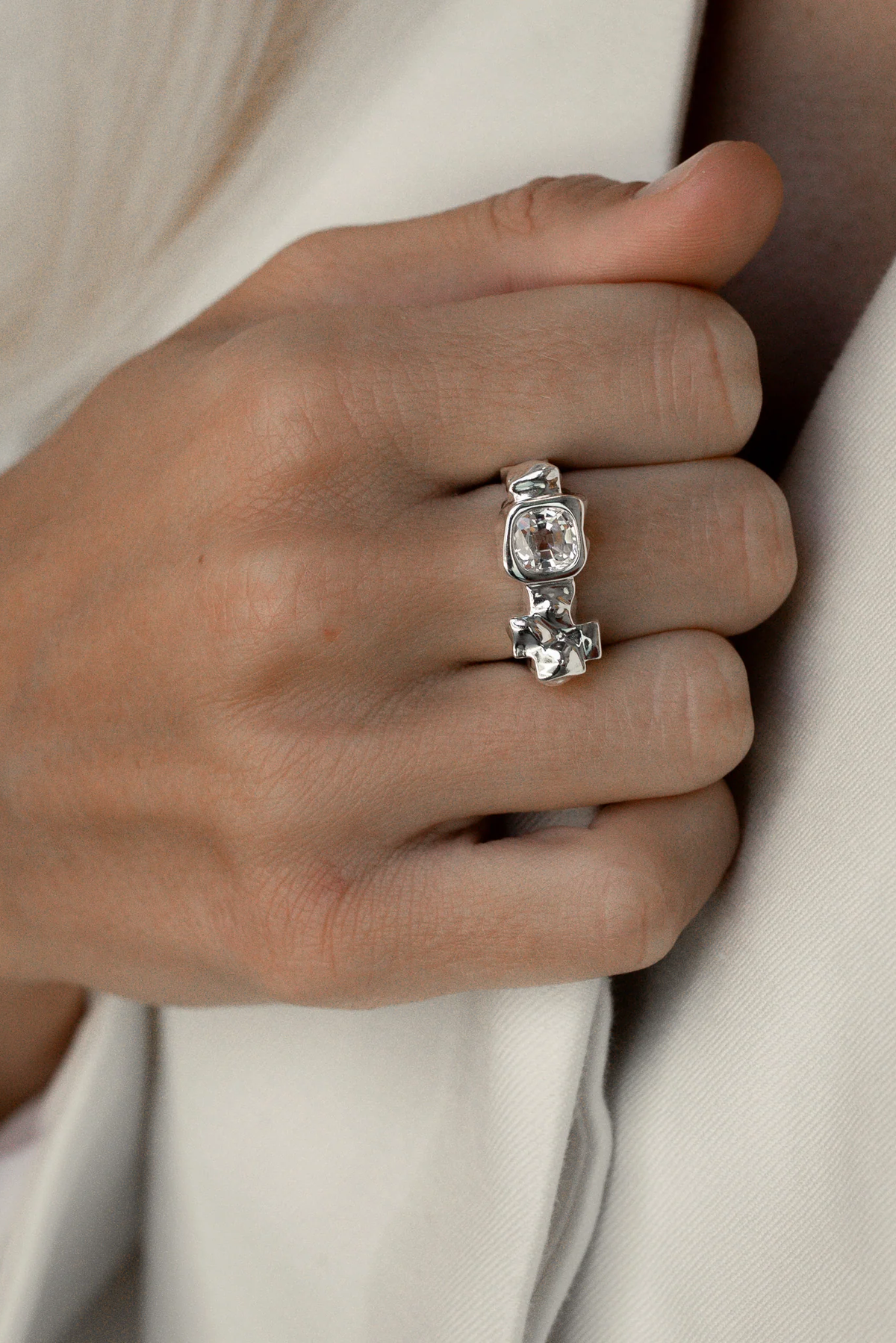 Magnific Ring - Clear Sapphire
