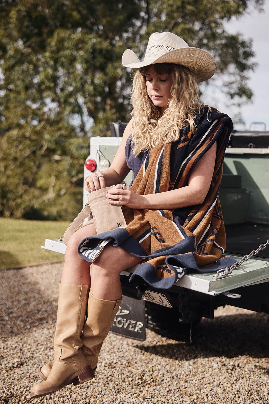Slow Road Cross Body Phone Bag - Mocha