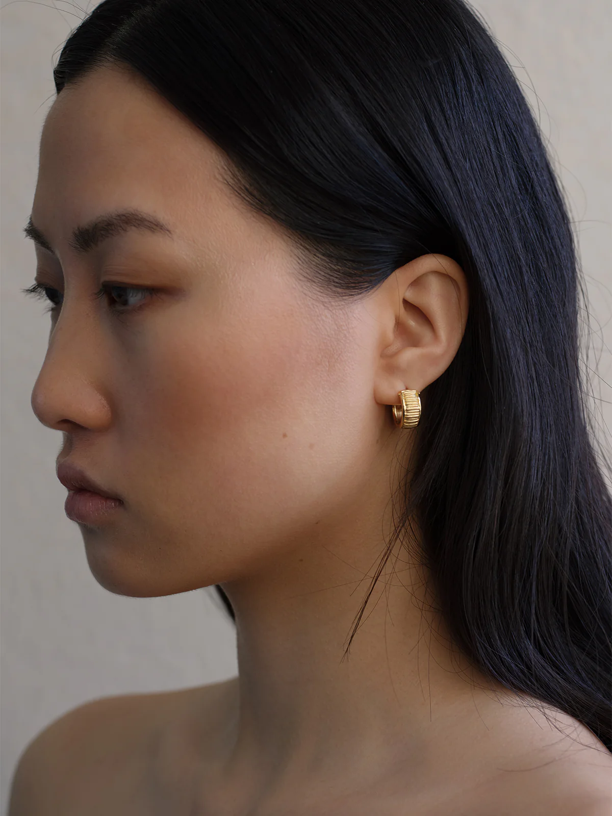 Arete Wide Huggies - Gold