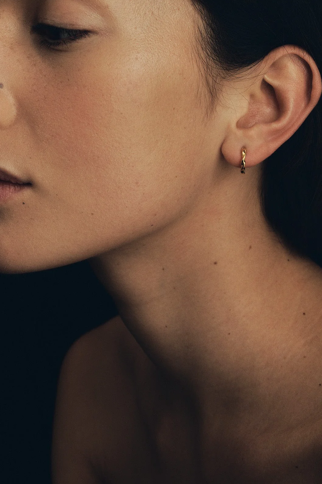 Helix Huggie Earrings - Gold