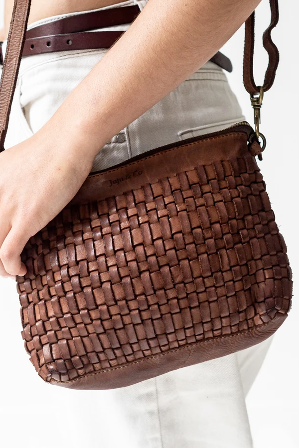 Juju & Co | Woven Pouch Bag - Cognac
