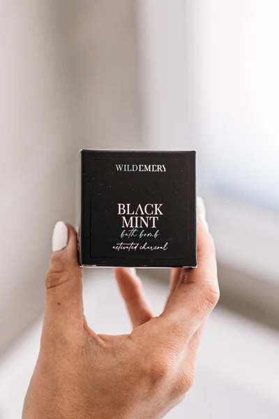 Wild Emery | Vegan Essential Oil Bath Bomb - Black Mint