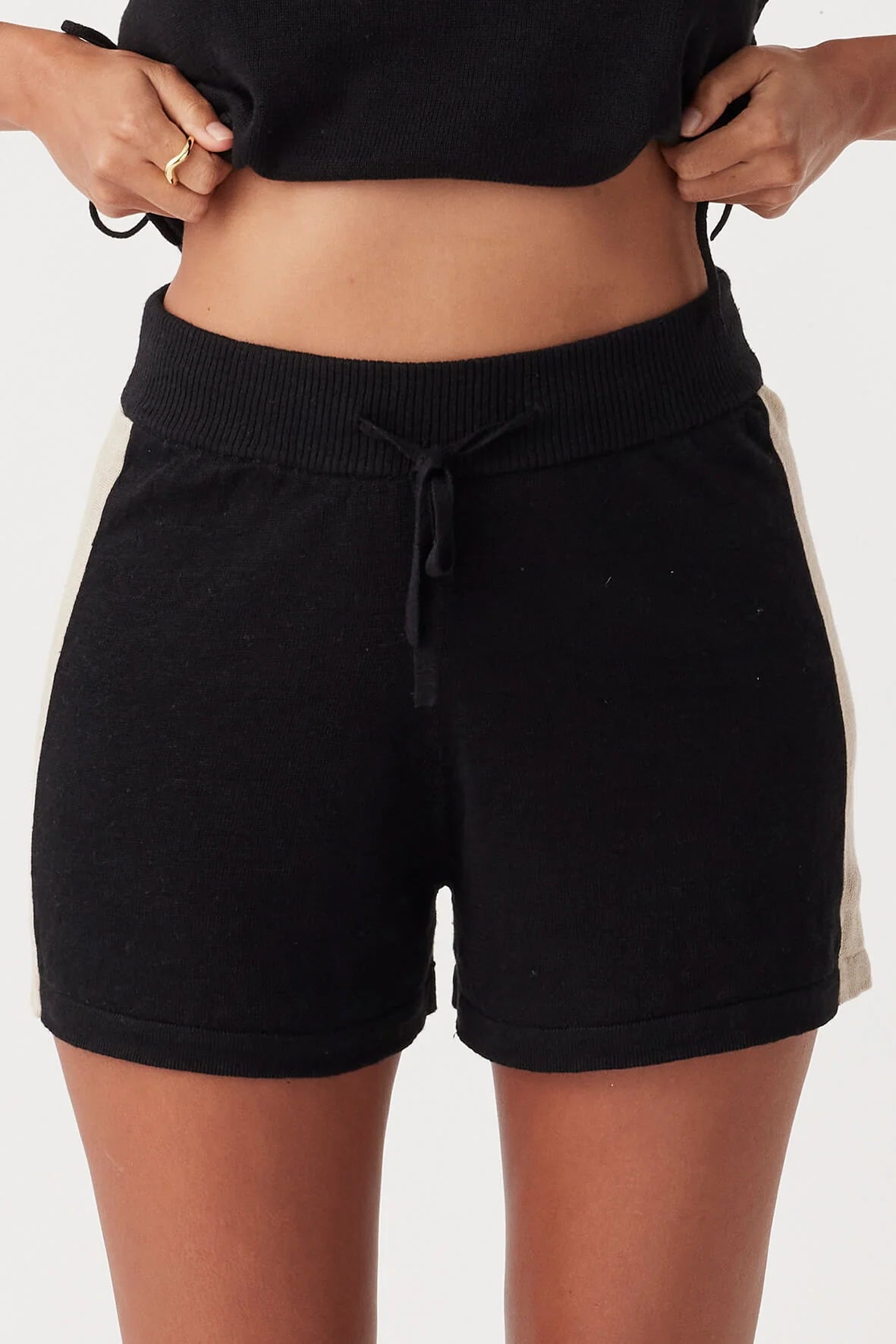 Larri Linen Knit Short - Black & Taupe