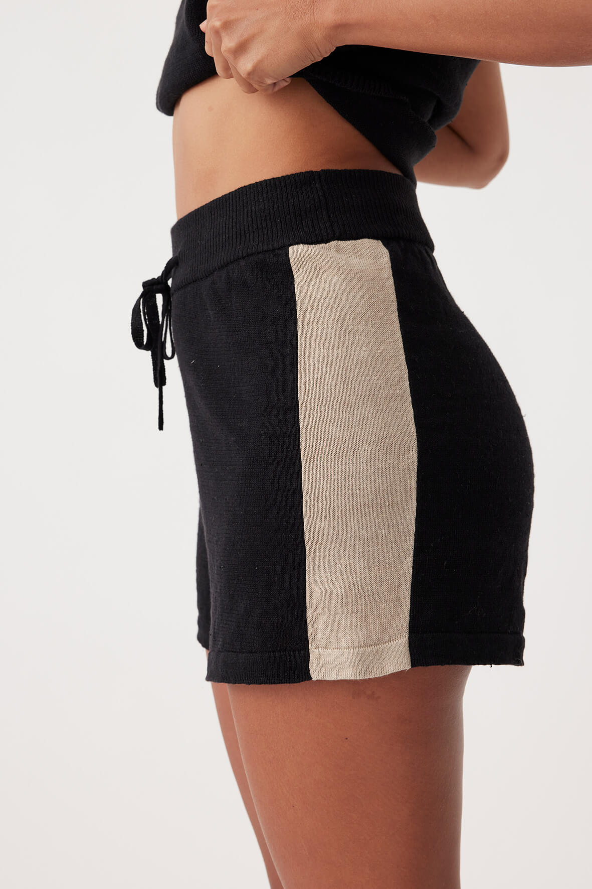 Larri Linen Knit Short - Black & Taupe
