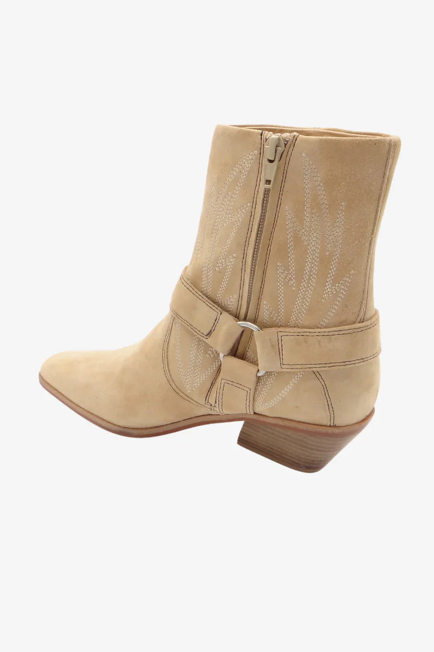 Oliver II Boot - Light Tan Suede