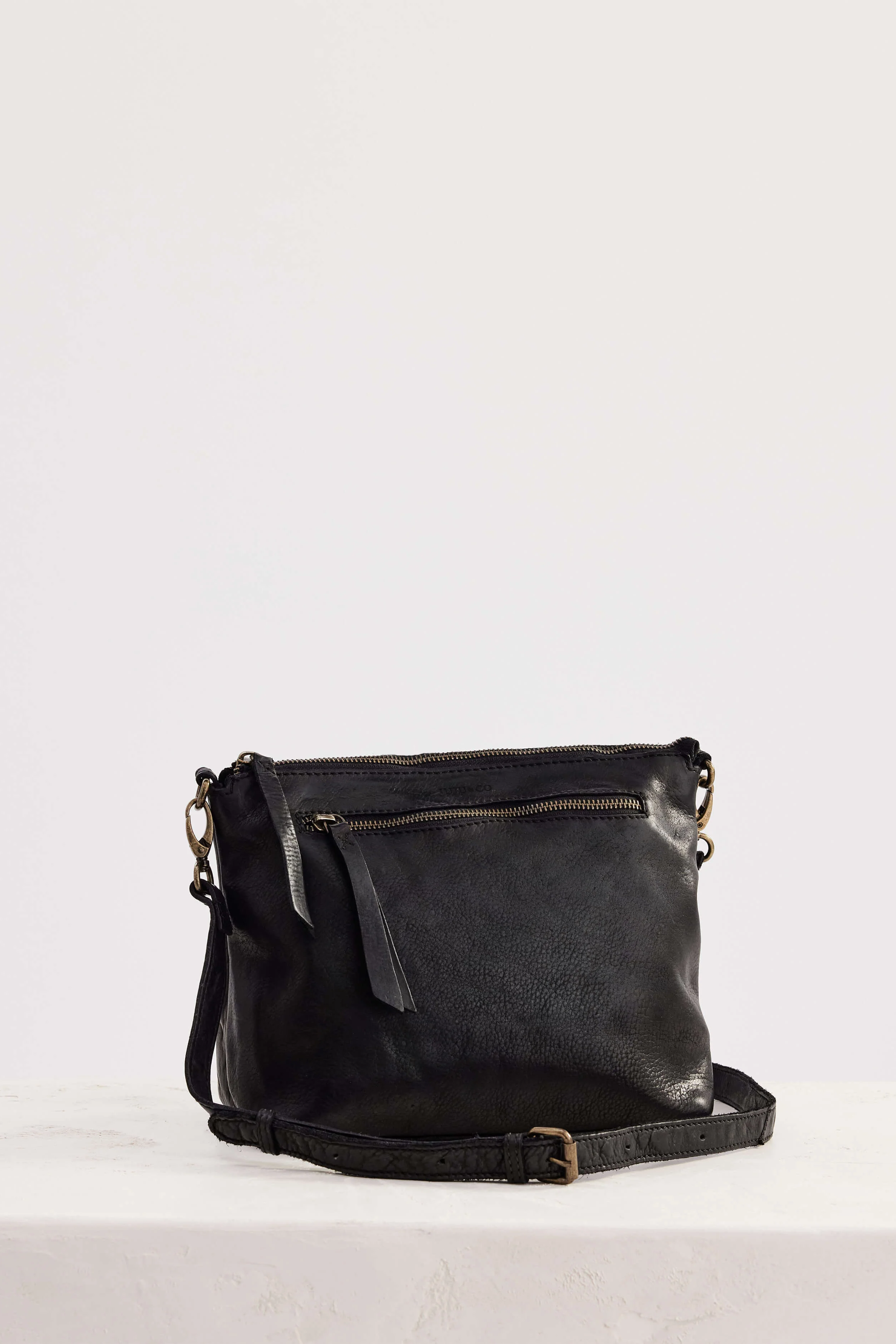 Essentials Pouch Large - Black