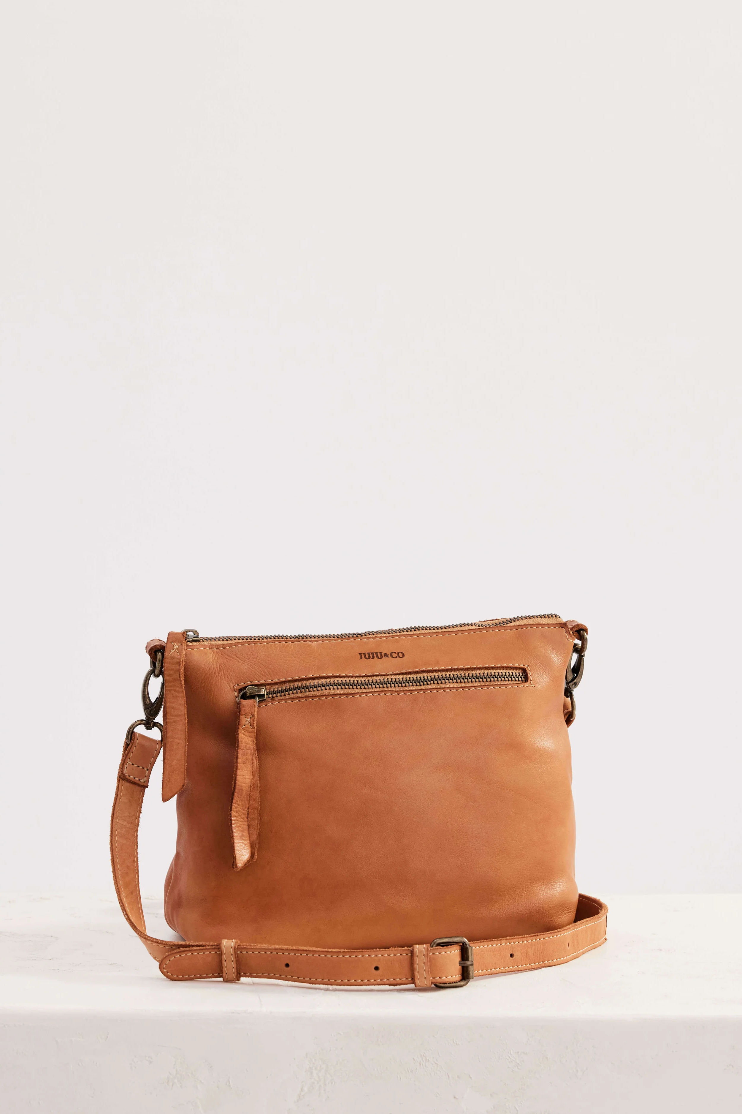 Essentials Pouch Large - Tan