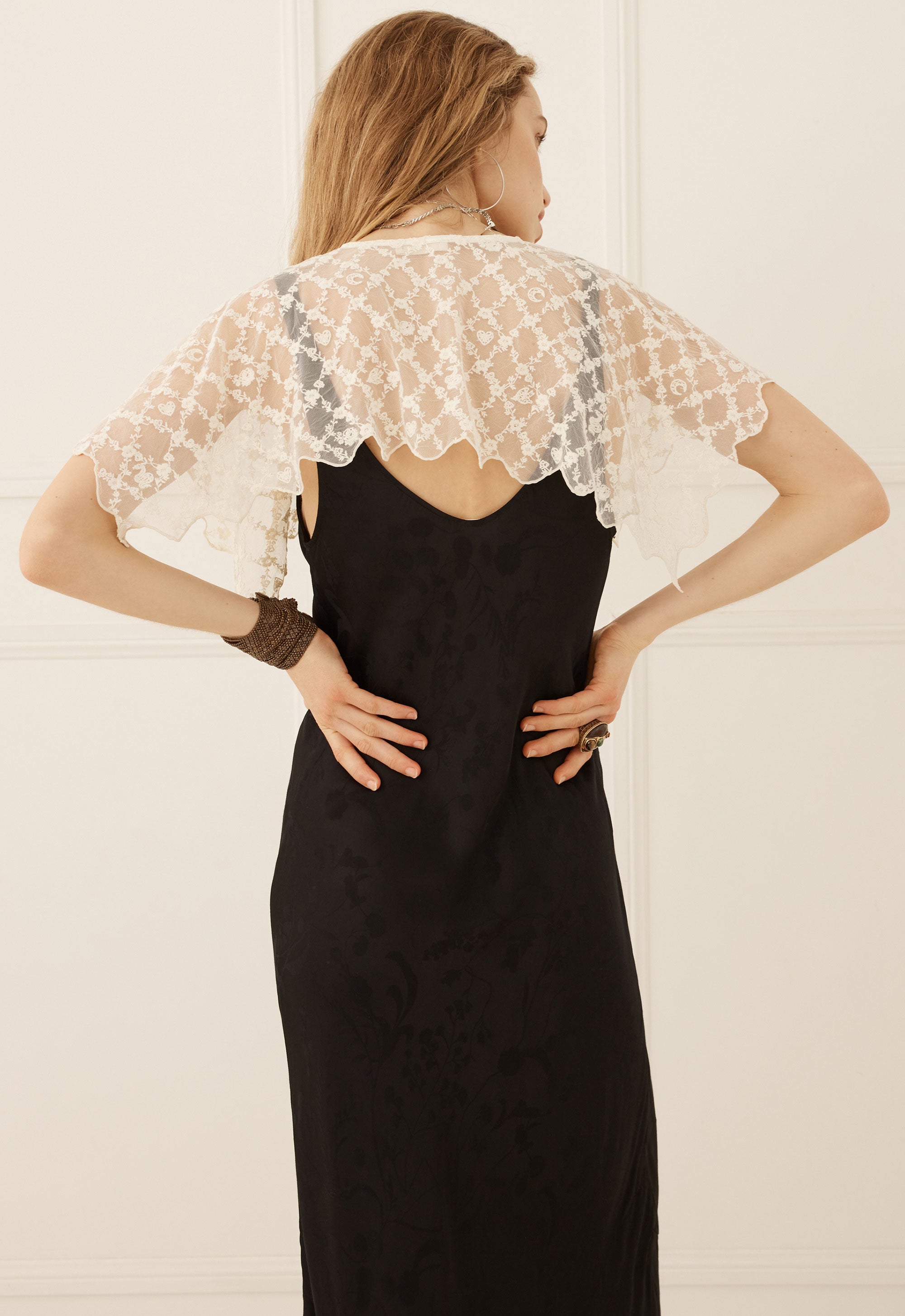 Serpent Lace Cape - Cream