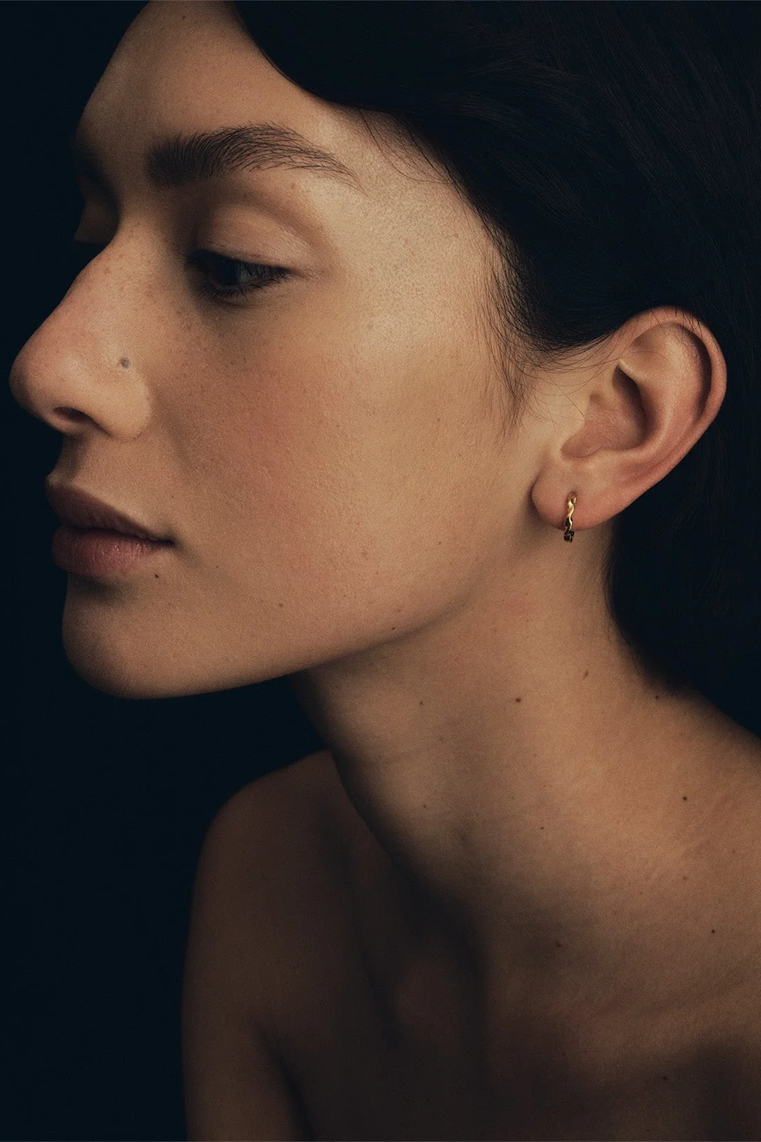Helix Huggie Earrings - Gold