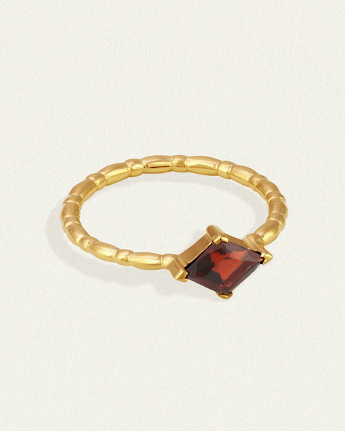 Temple Of The Sun | Jaya Garnet Ring - Polished Gold