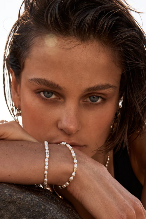 Tiger Frame | Mini Pearls Hand Knotted Bracelet - Green and White - Gold