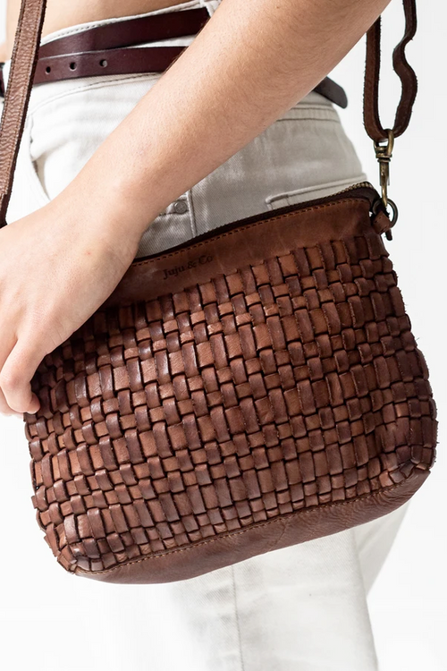 Juju & Co | Woven Pouch Bag - Cognac